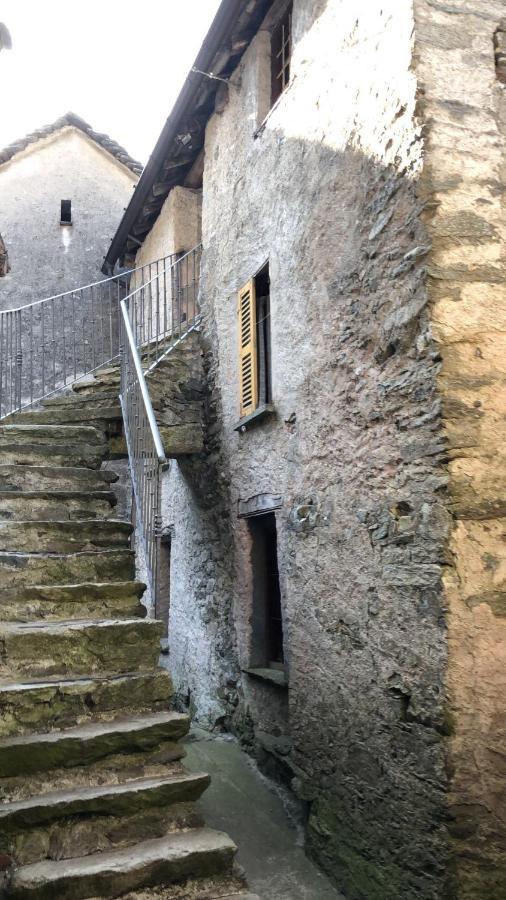 il fiume di fianco. appartamento alta valsesia Mollia Esterno foto